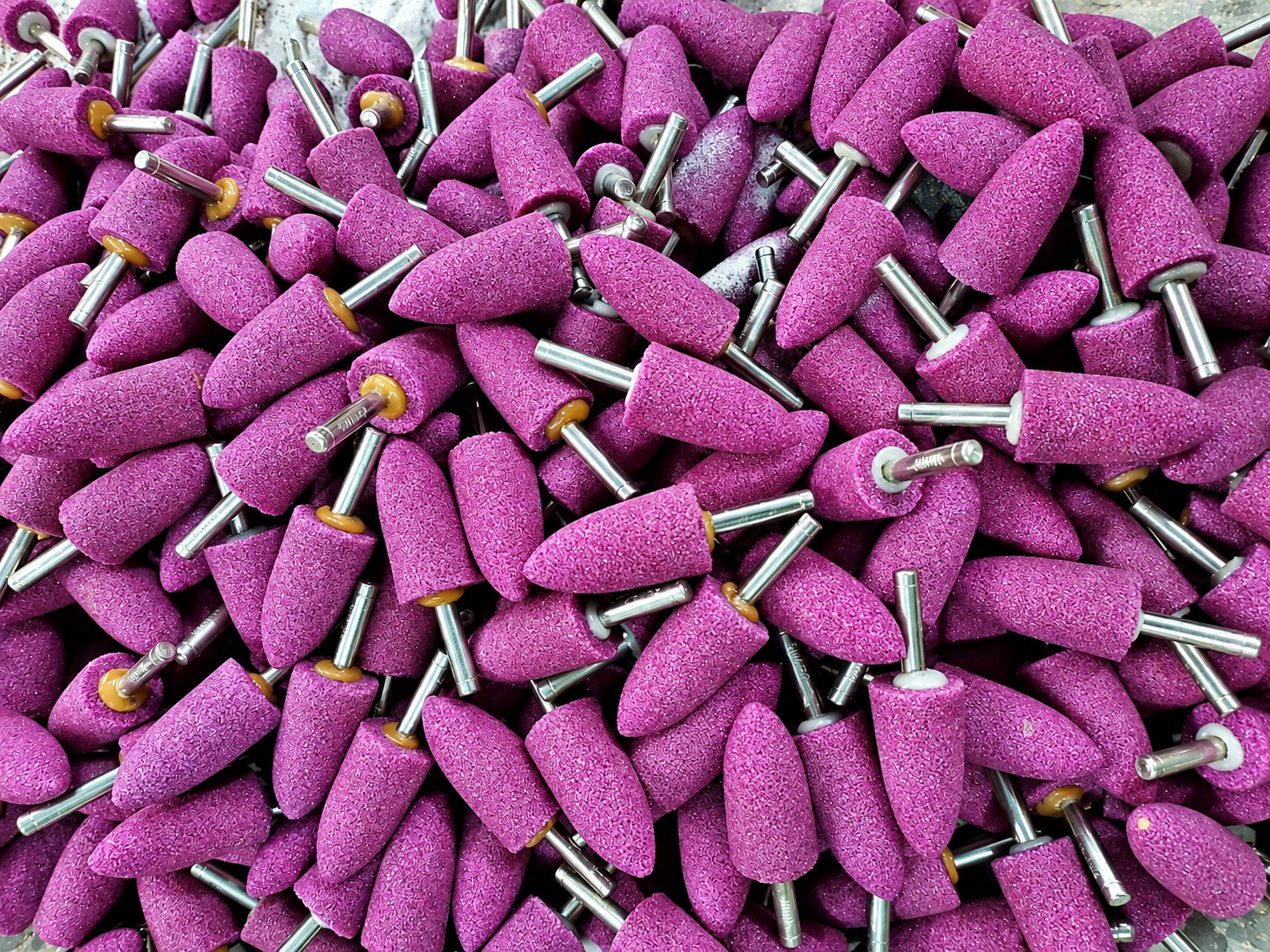 High-resolution abrasive mounted points